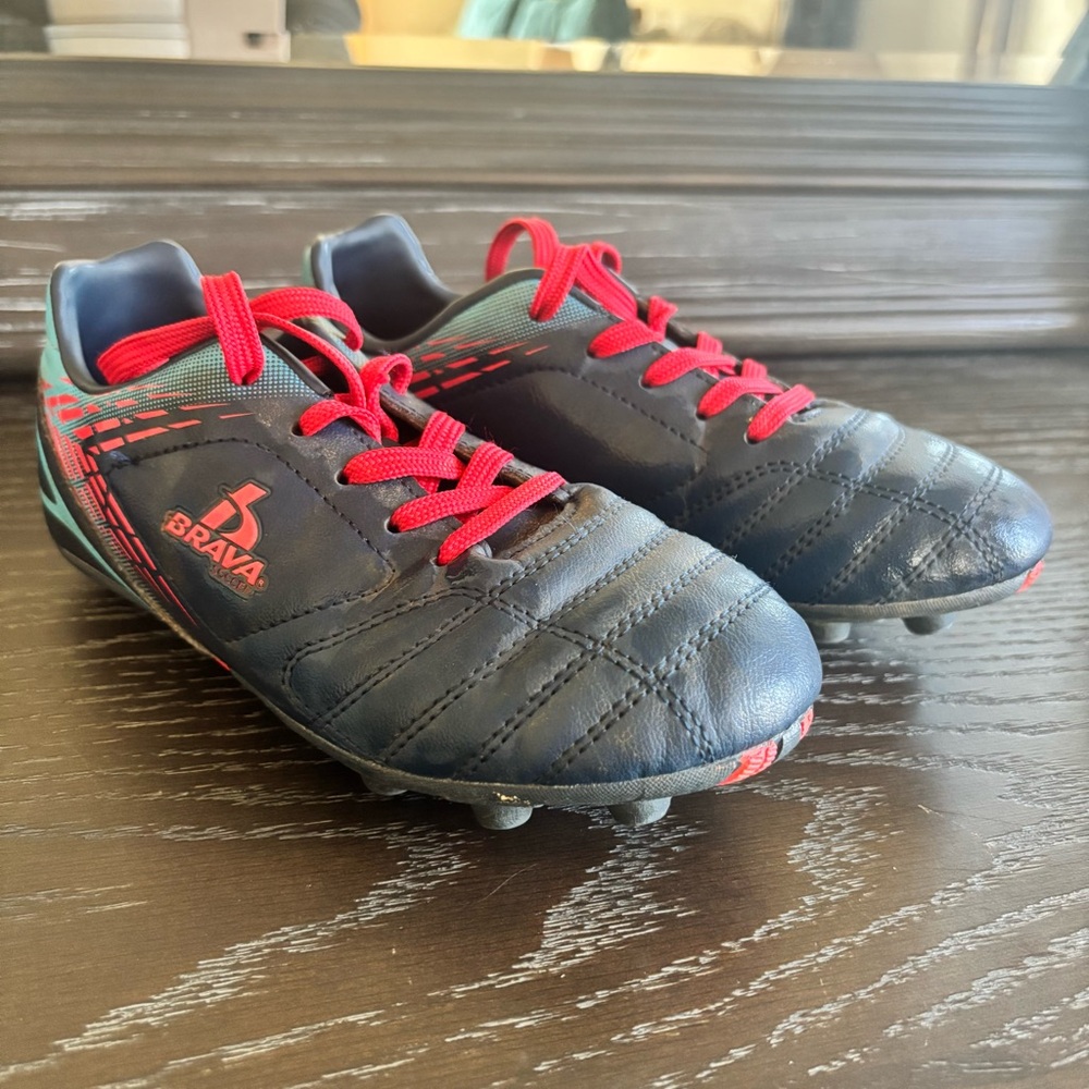 Youth Size 2.5 Soccer Cleats
